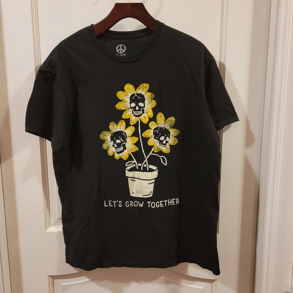 Peace of Mind tee, black with skull flowers  size L